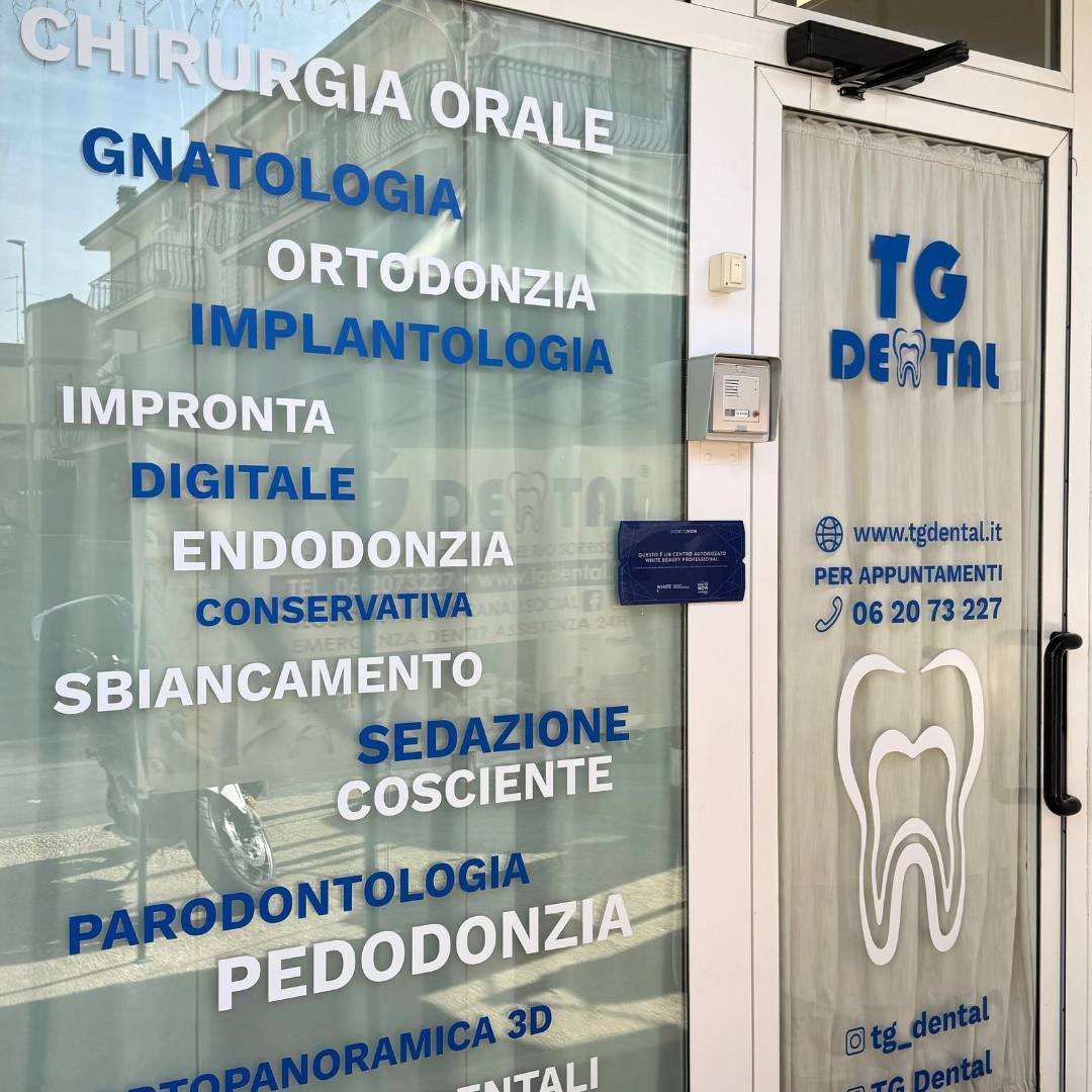 marketing odontoiatrico odontoiatria roma dentista studio dentistico make it digitally vetrofanie